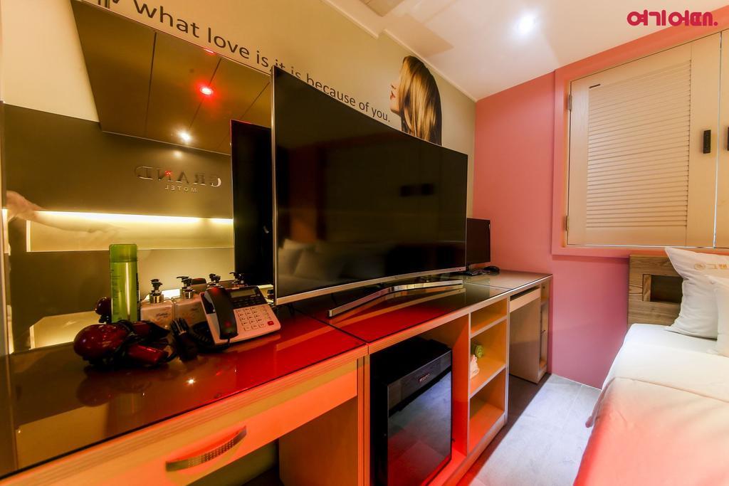 Goodstay Grand Motel Chuncheon Esterno foto
